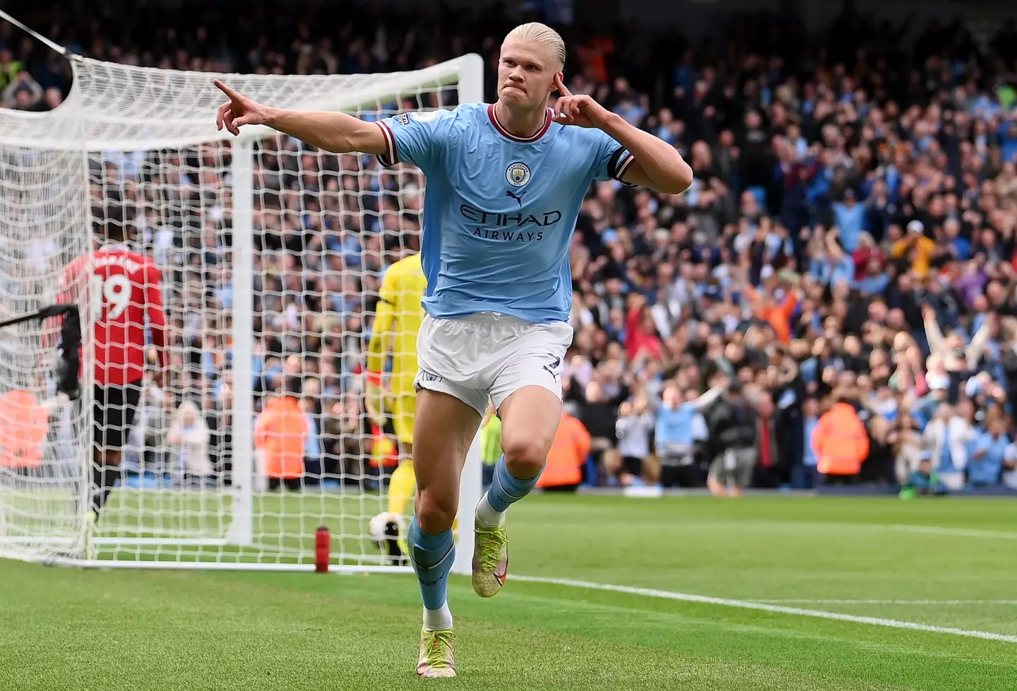 Erling Haaland scores against Manchester United. (Premier League)