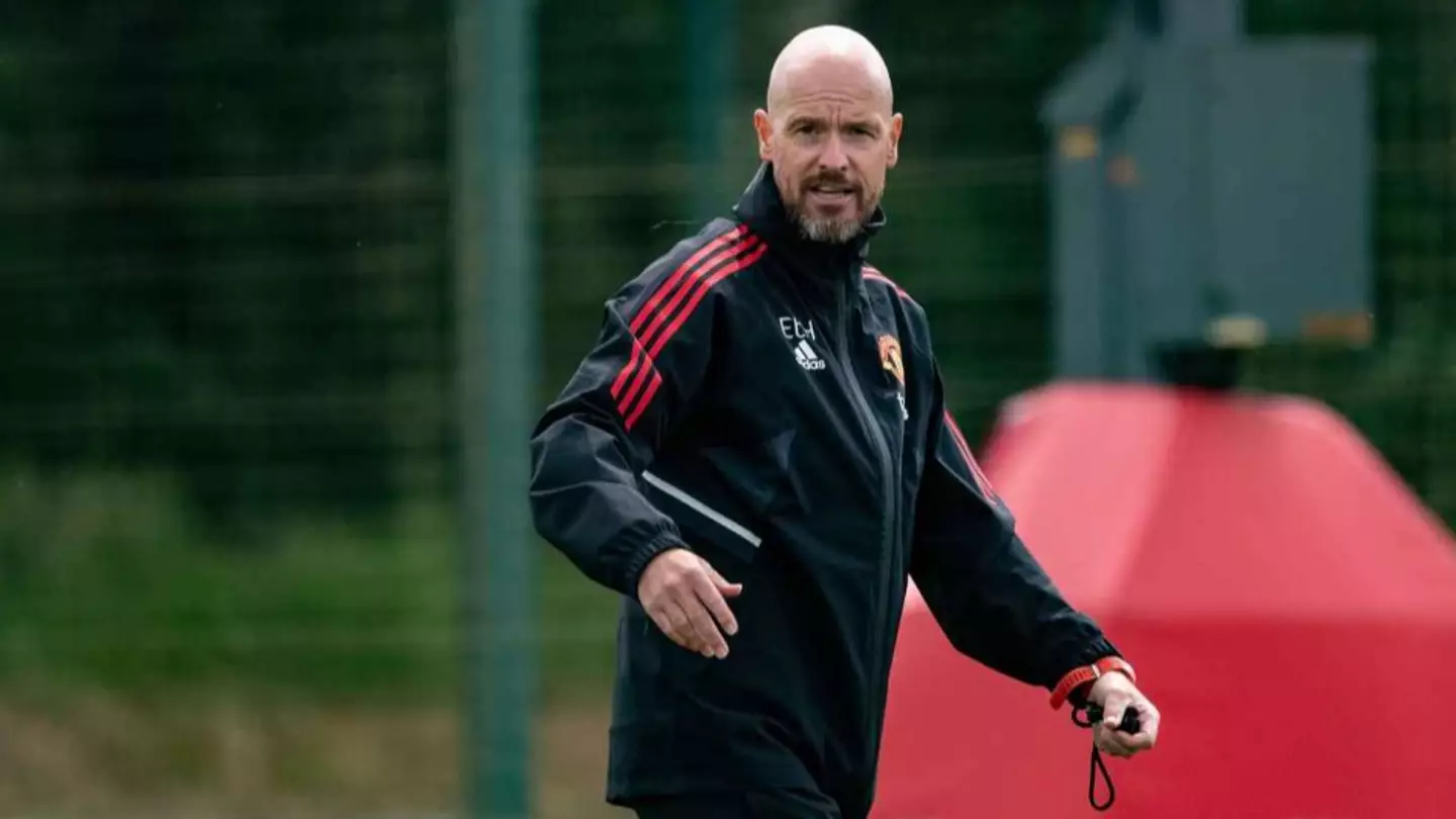 Erik ten Hag training his Manchester United squad. (Alamy)