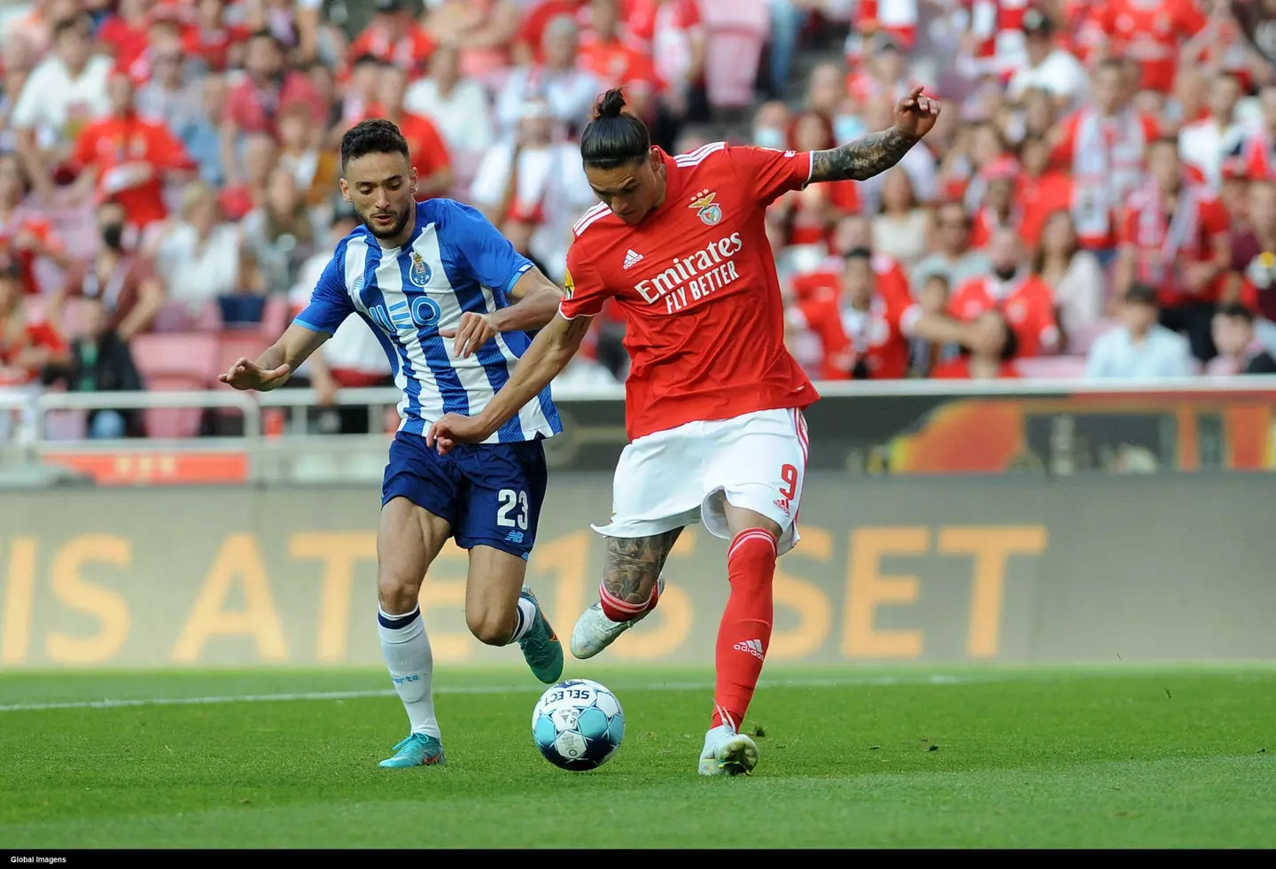 Benfica's Darwin Nunez lining up a shot against FC Porto |