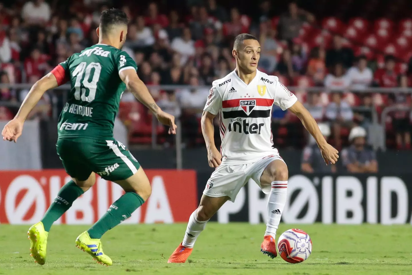 Antony playing for Sao Paulo. (Alamy)