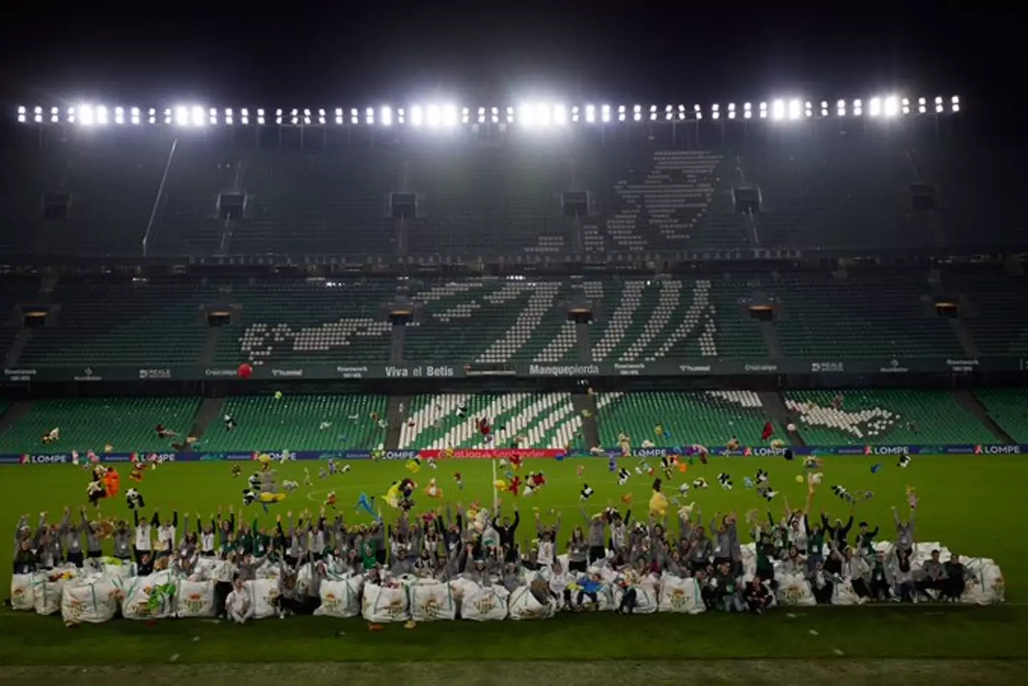 The scenes after the game as the toys are collected. Image: Real Betis 