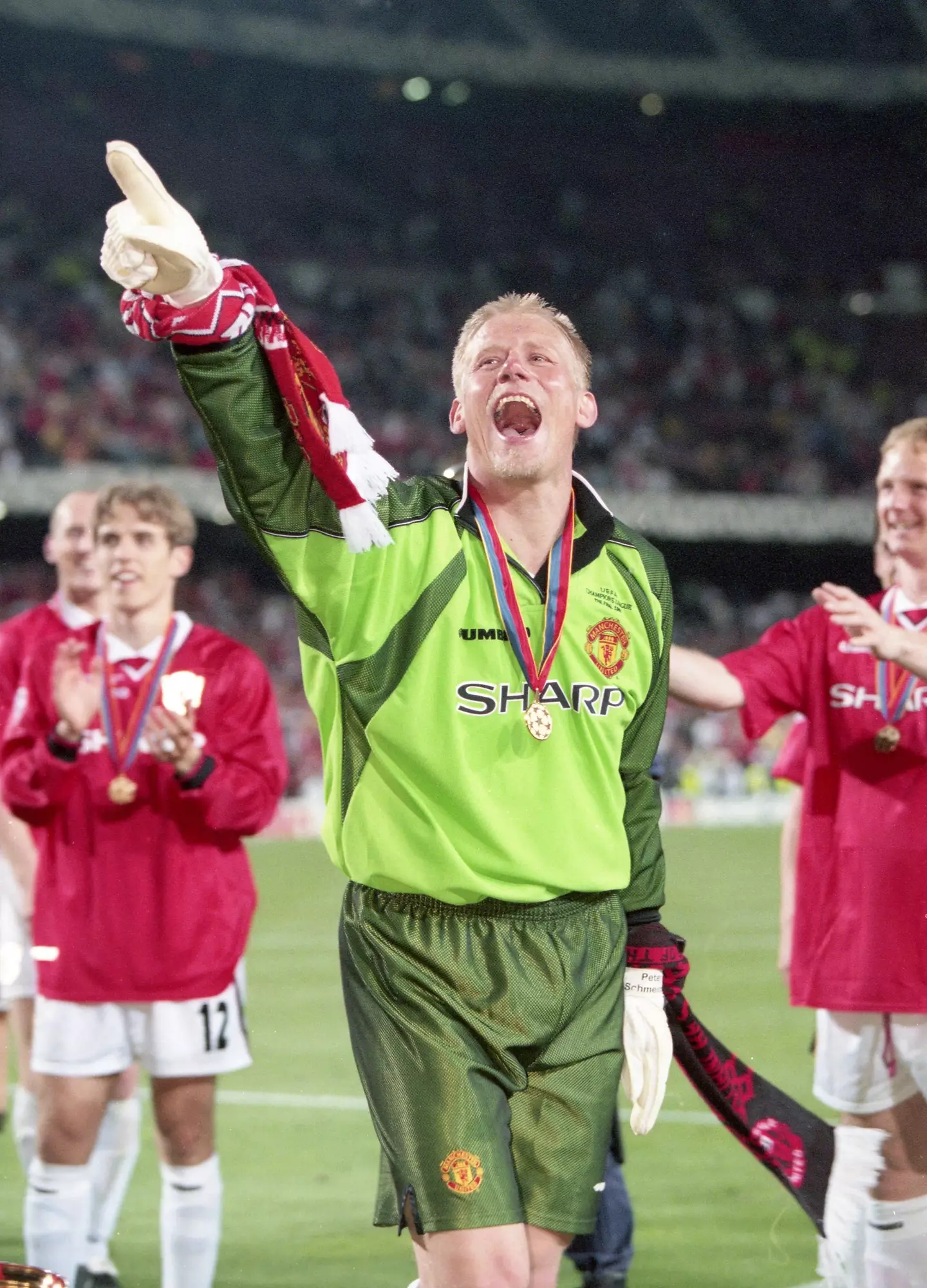 Peter Schmeichel celebrates winning the 1999 Champions League final with Manchester United. (Alamy)