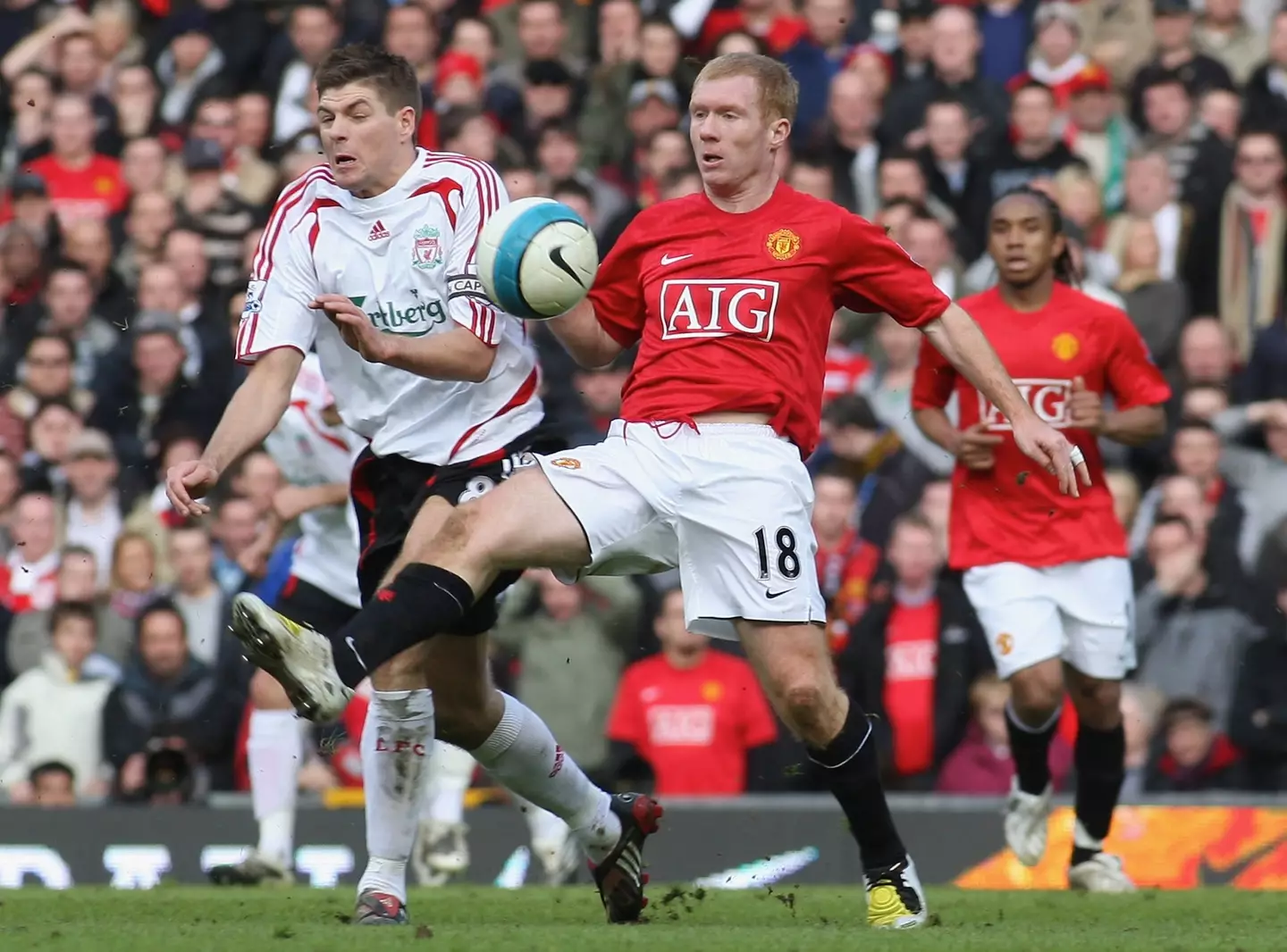 Paul Scholes and Steven Gerrard duel for the ball during a fixture between Manchester United and Liverpool. Image: Getty