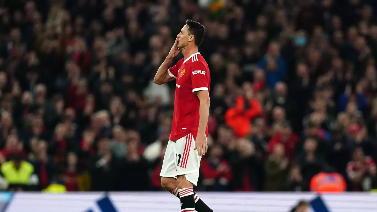 Nemanja Matic thanks Manchester United fans in his final match at Old Trafford. (Alamy)