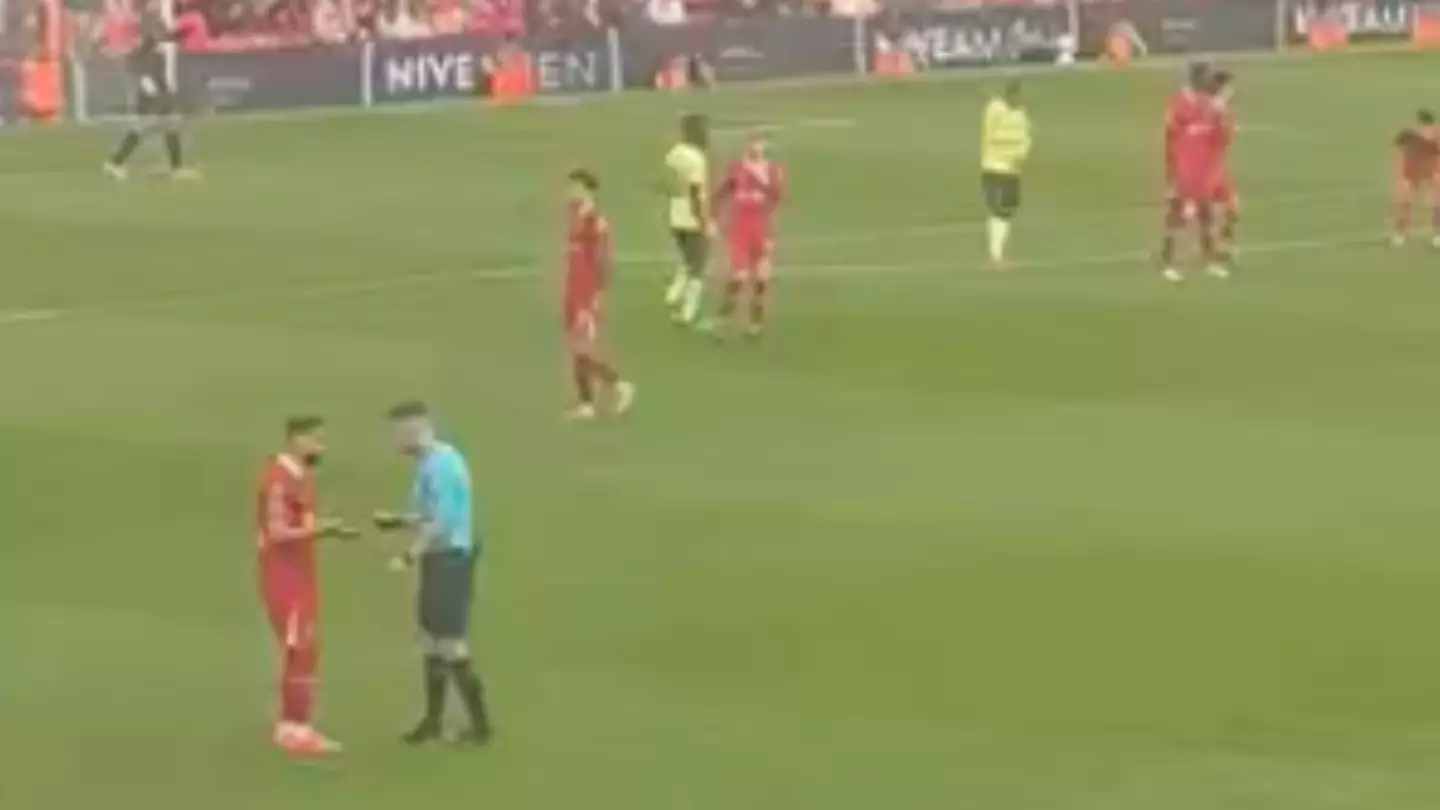 Quick thinking Mo Salah spotted intervening amid fear of points deduction over little known rule