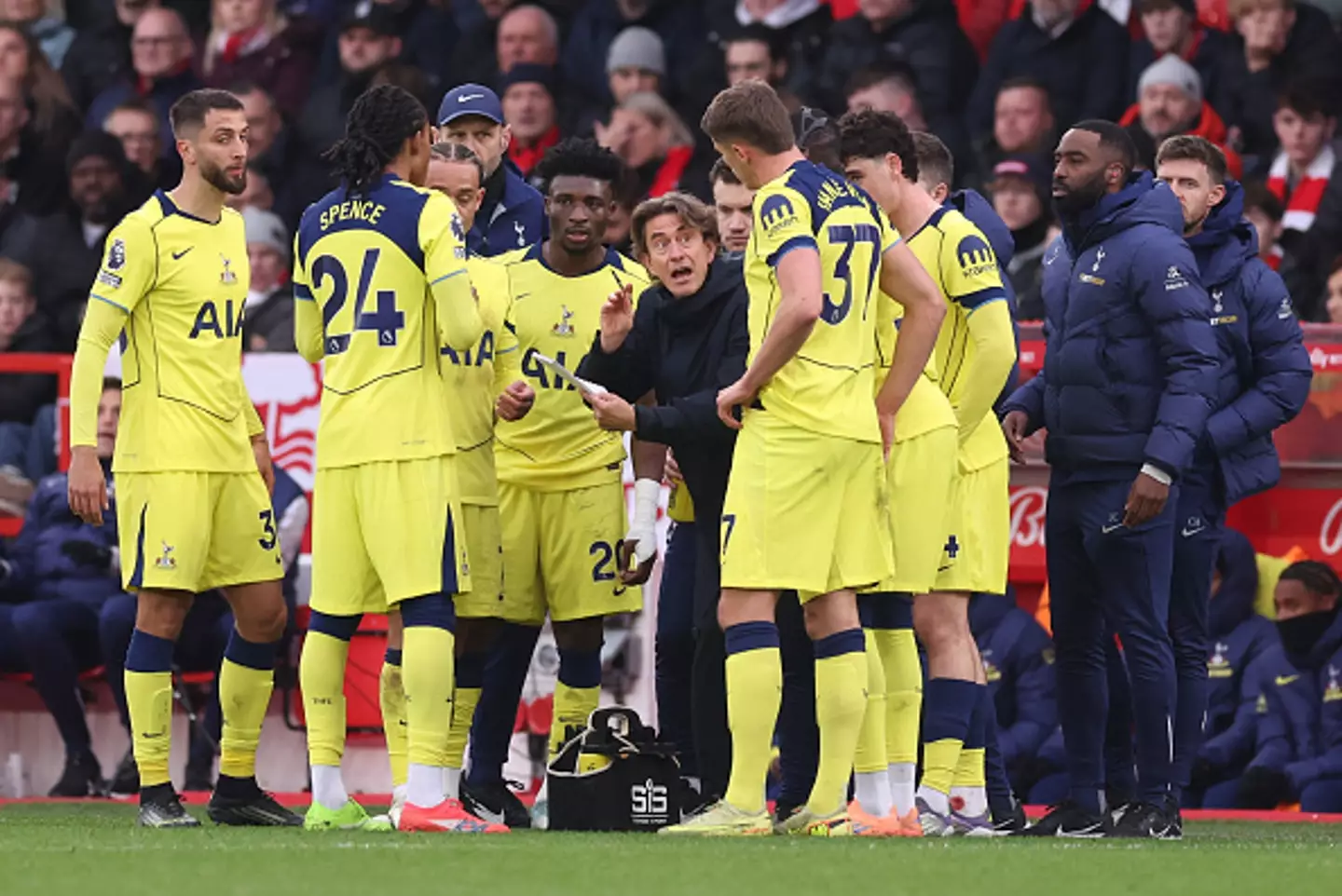 Thomas Frank gives instructions to his Spurs team during their 3-0 defeat at Nottingham Forest (Image: Getty)