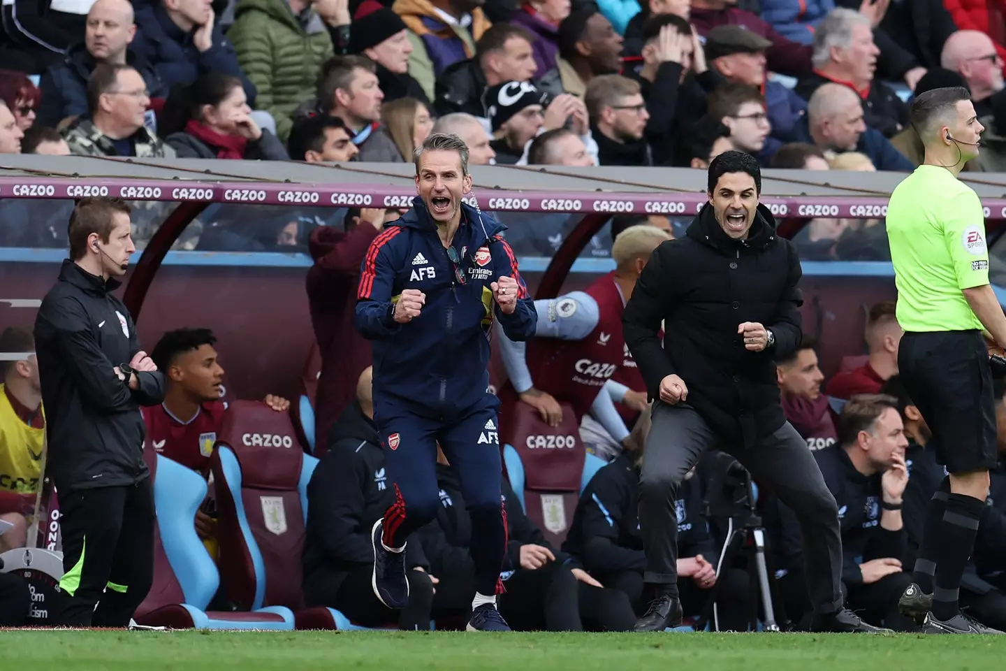 The Arsenal bench celebrate a huge win over Aston Villa. Image: Alamy