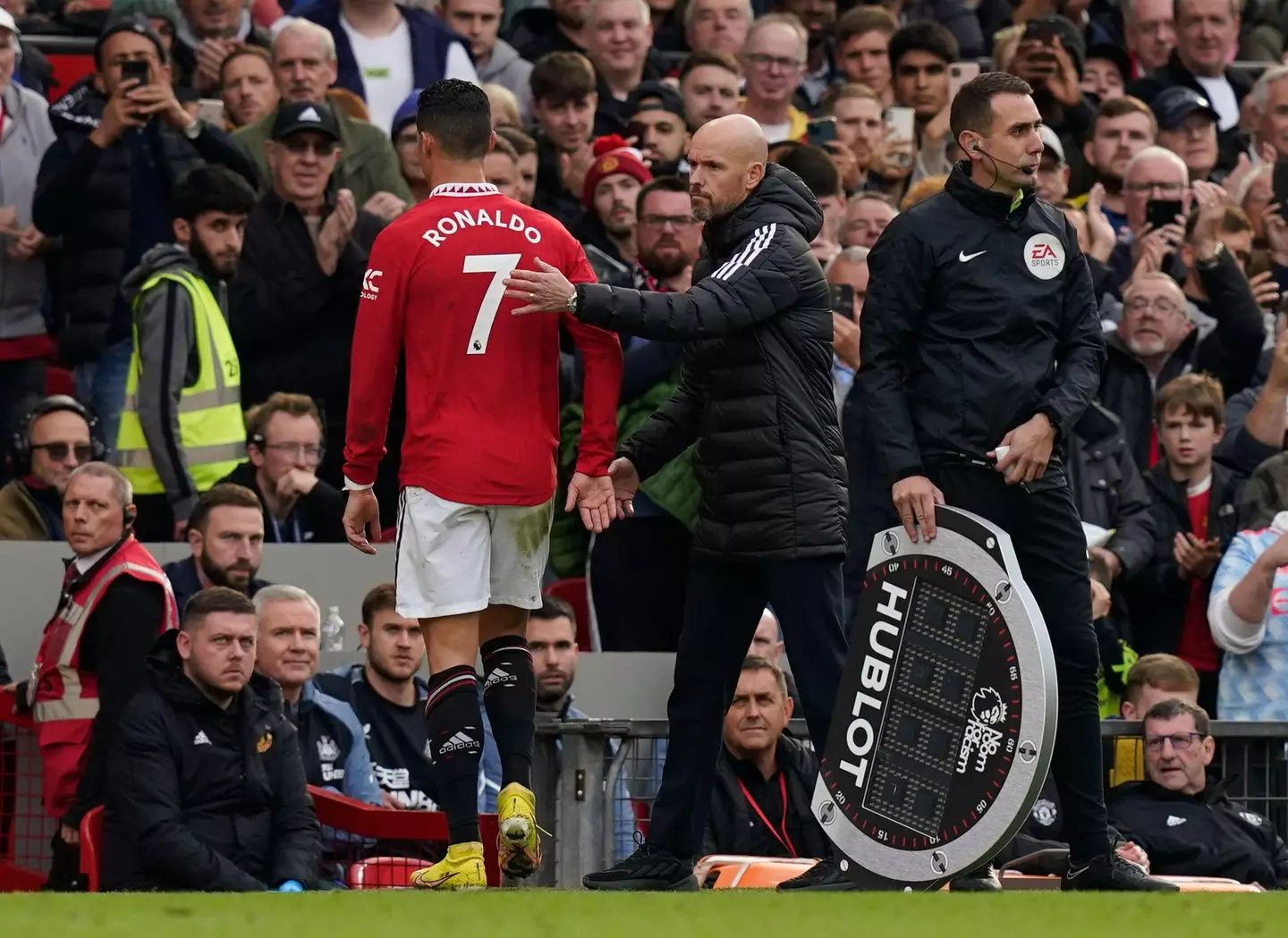 Erik ten Hag substitutes Cristiano Ronaldo against Newcastle United. Image: Alamy