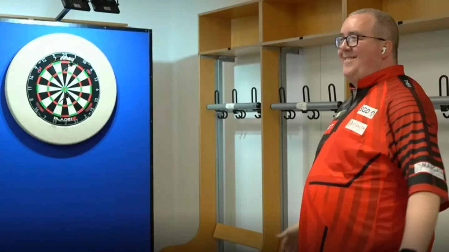 Sky Sports broadcast moment 'they never normally get on camera' after Stephen Bunting performs heroics in practice room