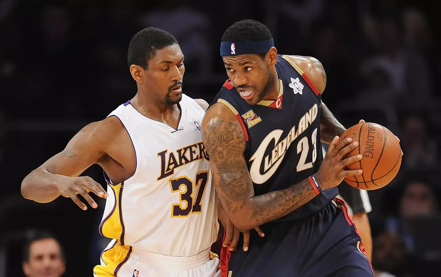 Metta World Peace and LeBron James during an NBA fixture between the Los Angeles Lakers and the Cleveland Cavaliers. Image: Getty