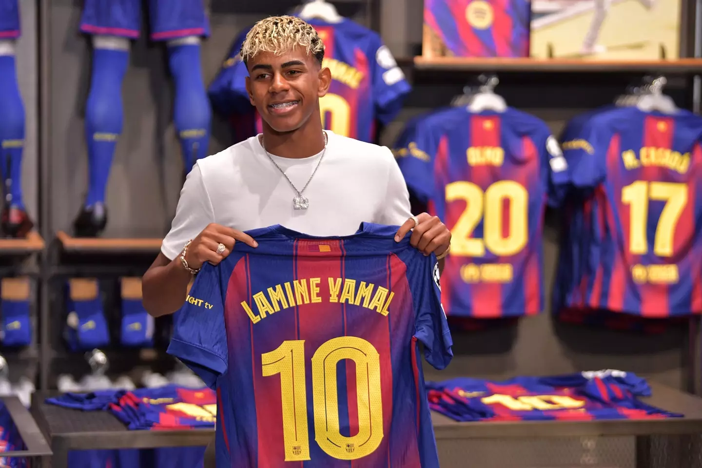 Yamal has just inherited the number 10 shirt at Barcelona. (Image: Getty)