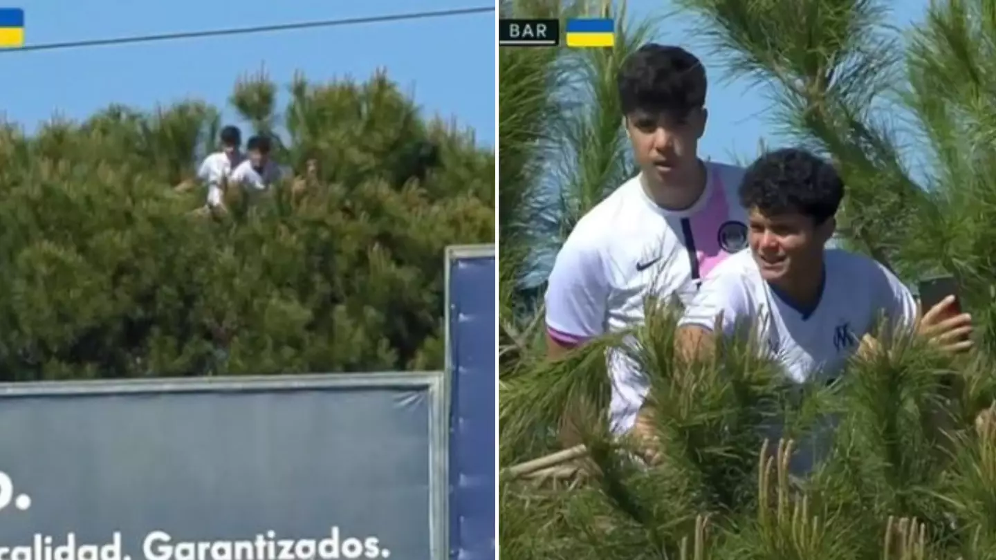 A group of fans hilariously climbed a tree to watch Getafe vs. Barcelona