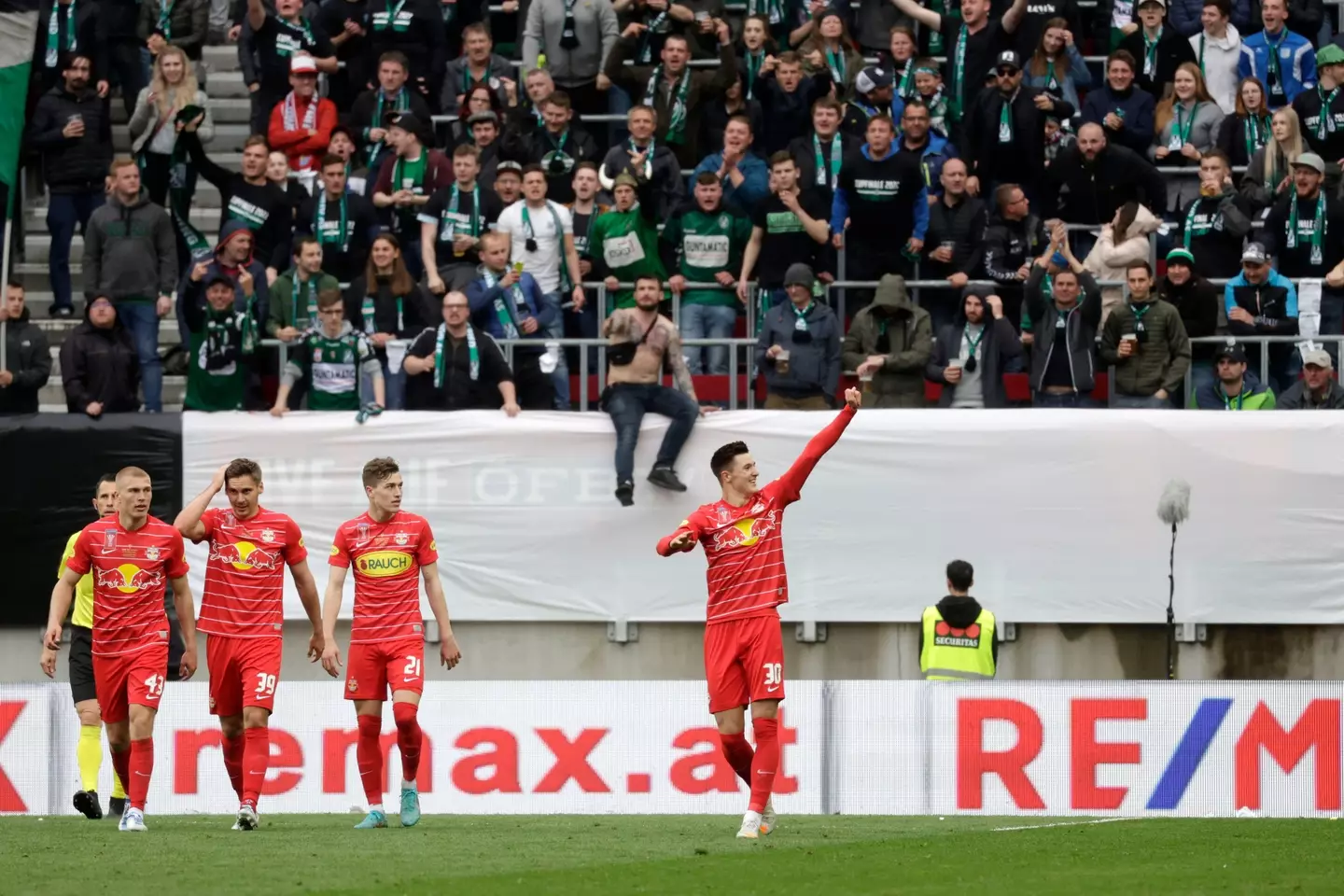 Benjamin Sesko celebrates scoring RB Salzburg's third goal in the Austrian Soccer Cup Final. (Alamy)
