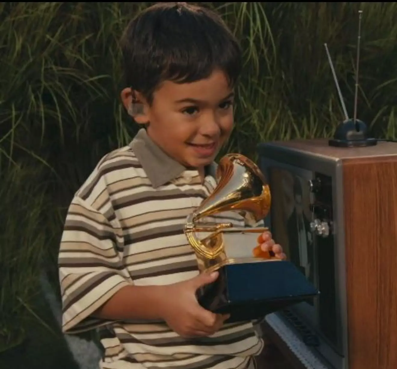 The young boy in Bad Bunny's halftime show was child actor Lincoln Fox. Image: NFL