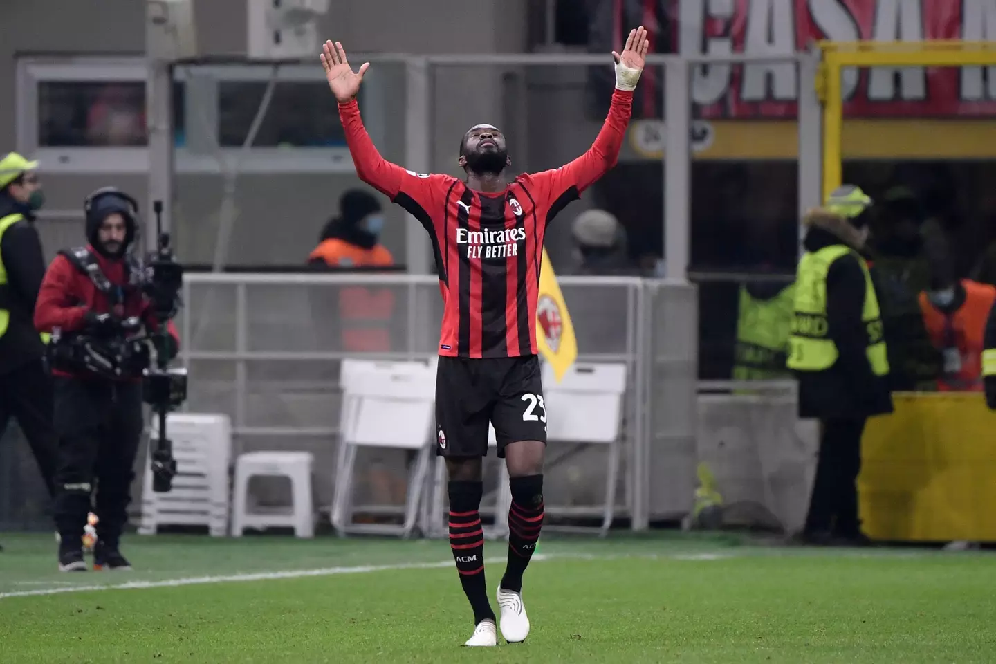Fikayo Tomori of AC Milan celebrates after scoring the goal of 1-0 during the Uefa Champions League group B football match between AC Milan and Liverpool at San Siro stadium in Milano, December 7th, 2021. (Alamy)