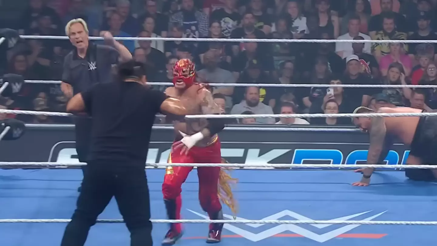 WWE referee issues public apology after making major error during main event of huge match