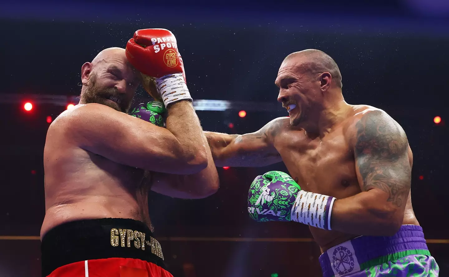 Tyson Fury and Oleksandr Usyk. Image: Richard Pelham / Stringer via Getty