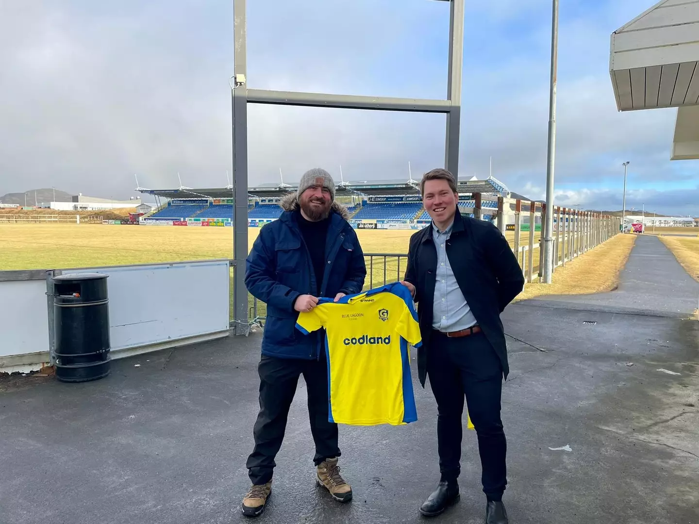 James holds up a Grindavik shirt alongside general manager Jon Julius Karlsson. Image credit: James Hammonds