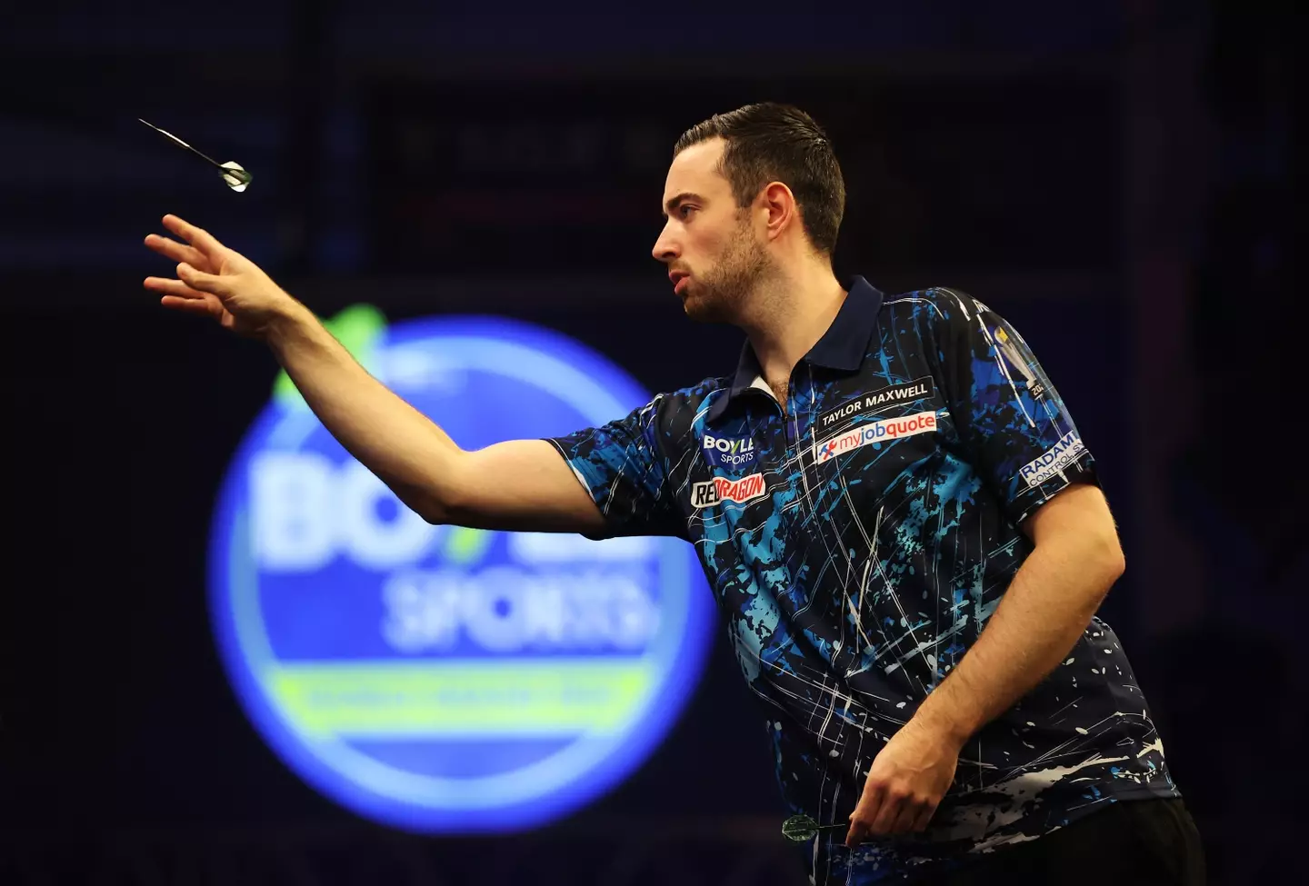 Luke Humphries experienced a crippling pain before his game against Jurjen van der Velde. Image: Getty