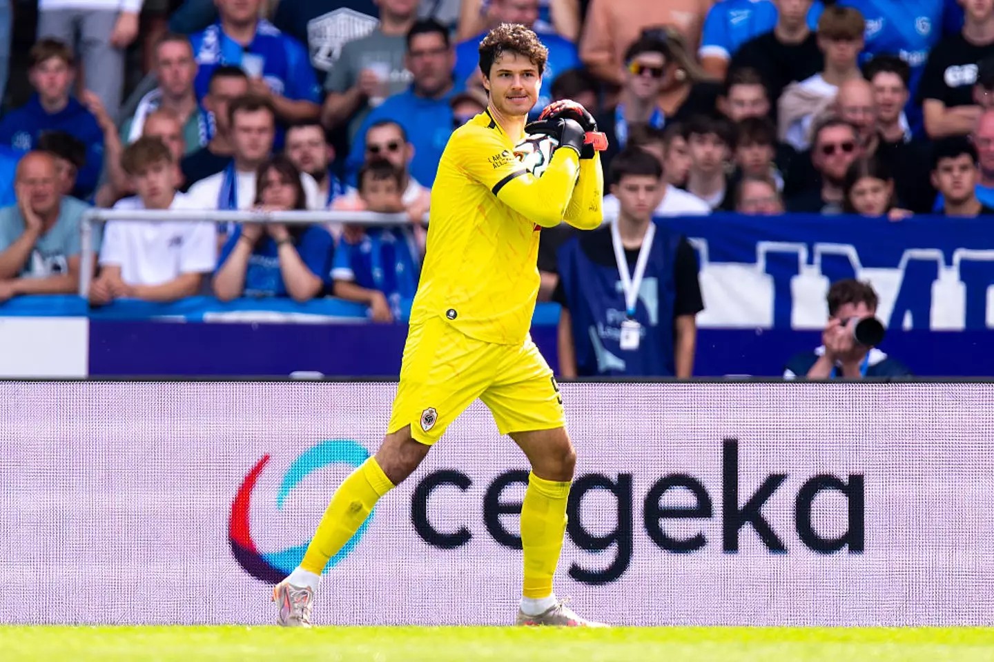 Senne Lammens has been linked with United this summer. (Image: Joris Verwijst/BSR Agency/Getty Images)