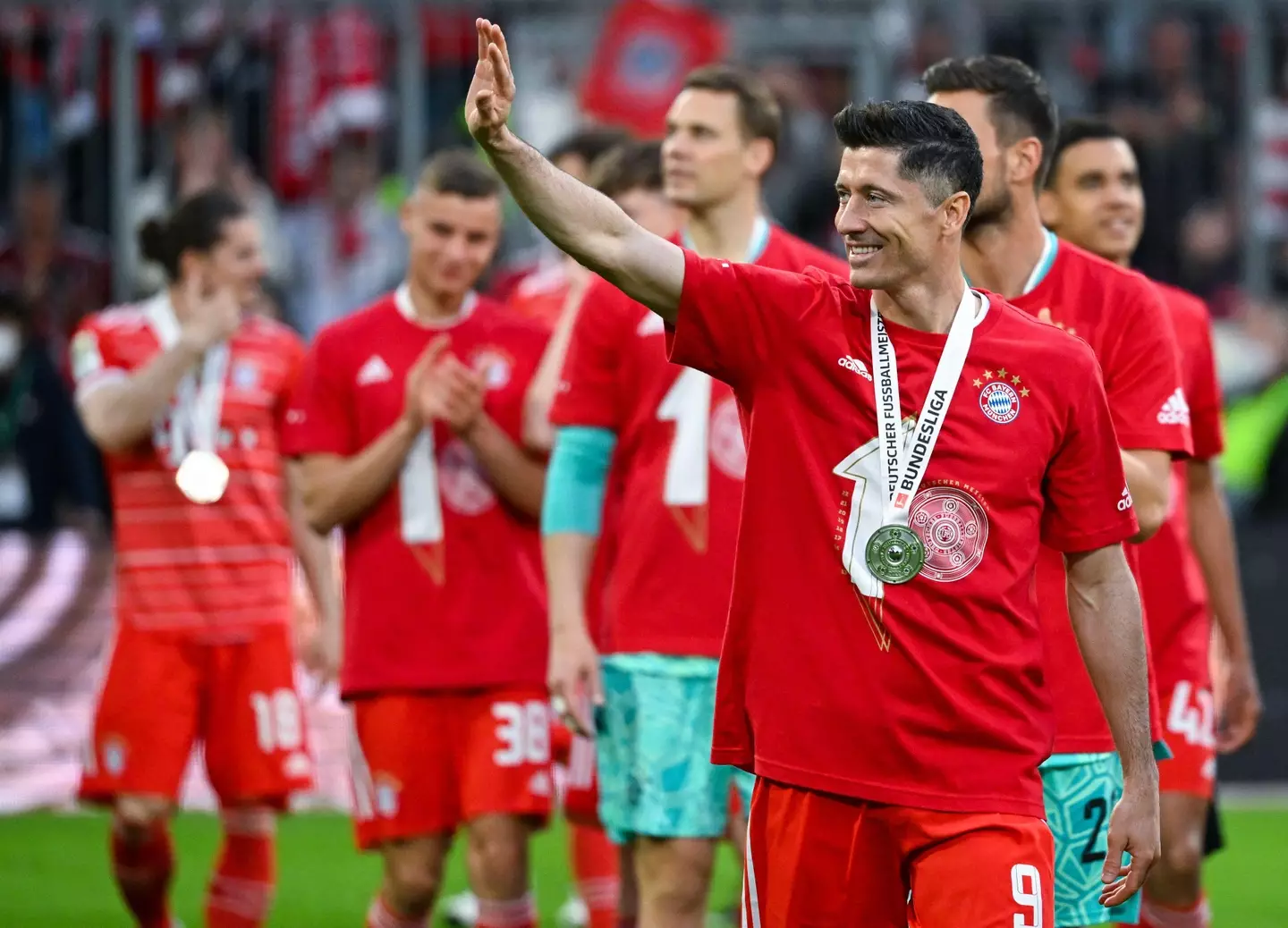 Robert Lewandowski of Munich celebrates the championship after the match. (Alamy)