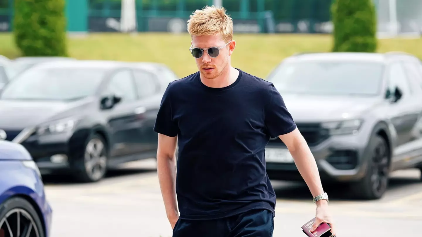 Kevin De Bruyne arrives for Manchester City training.