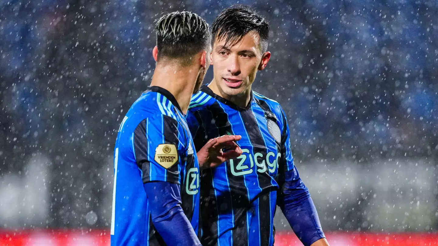 Lisandro Martínez and Antony of Ajax. (Alamy)