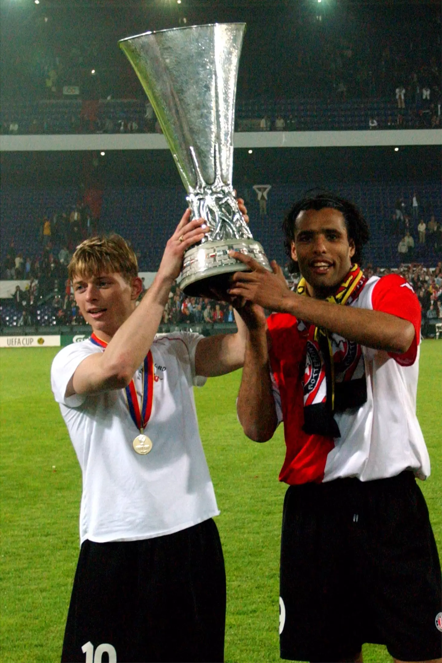 Feyenoord's Jon Dahl Tomasson and Pierre van Hooijdonk hold aloft the UEFA Cup. Image credit: Alamy