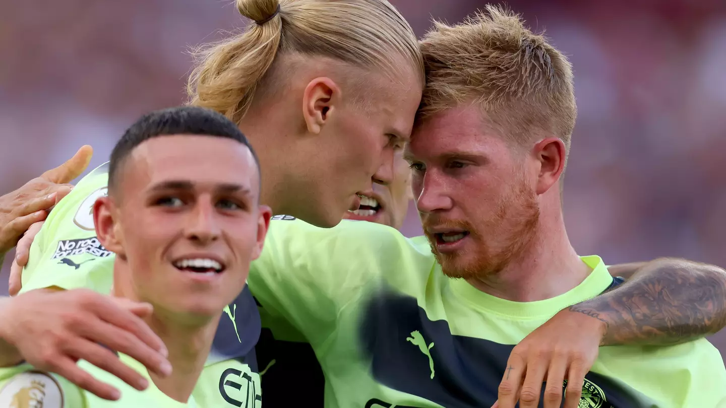 Kevin De Bruyne celebrates with Erling Haaland for Manchester City.