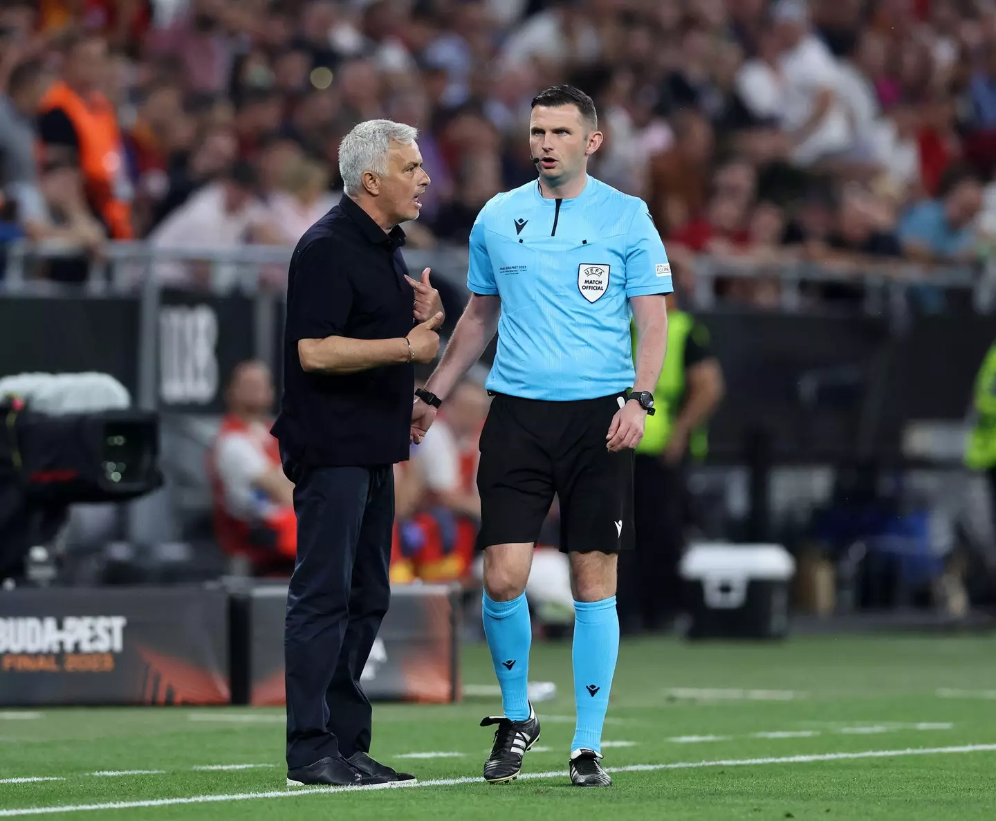 Jose Mourinho speaks to fourth official Michael Oliver. Image: Alamy 