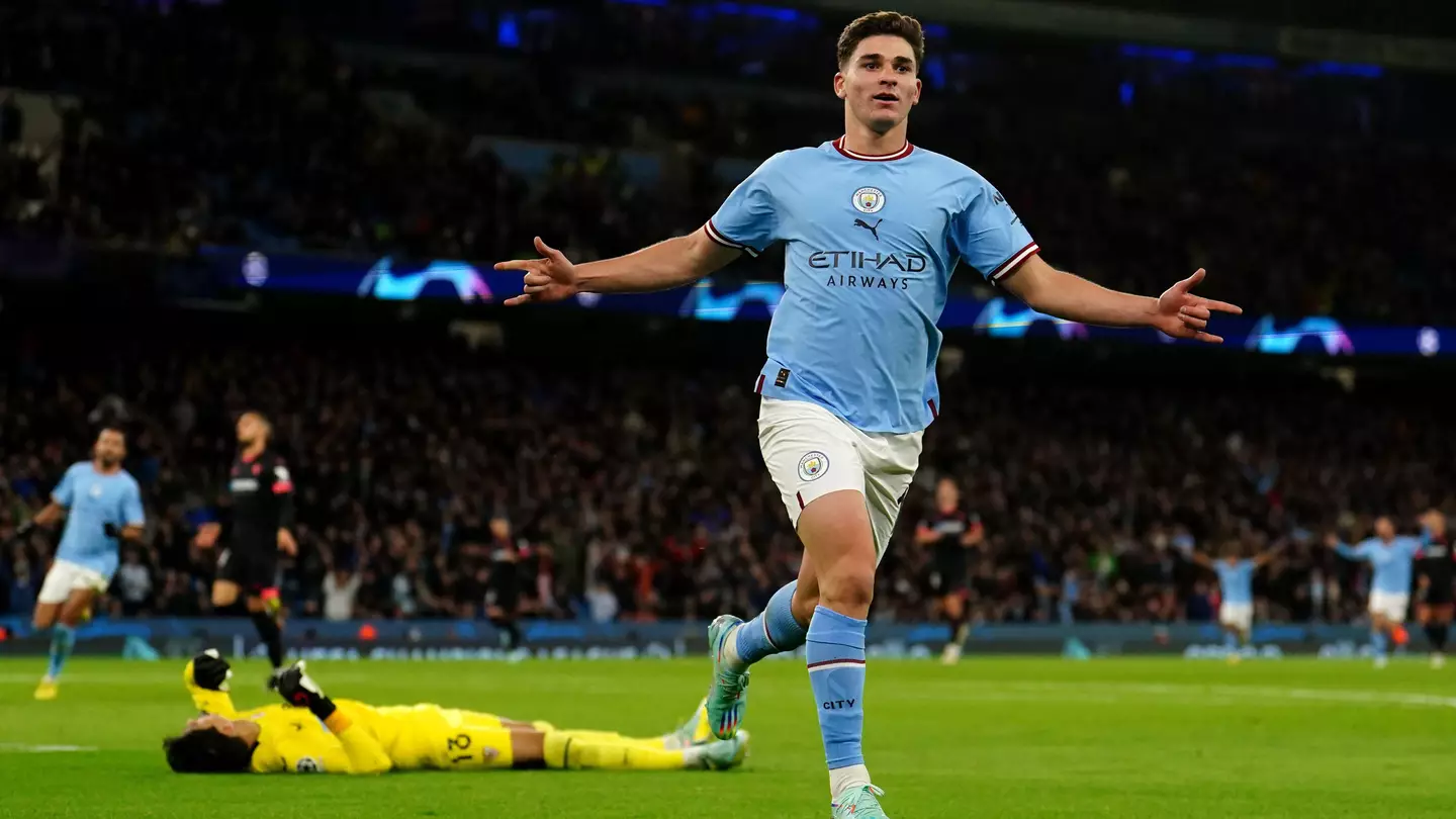 Julian Alvarez in action for Manchester City.