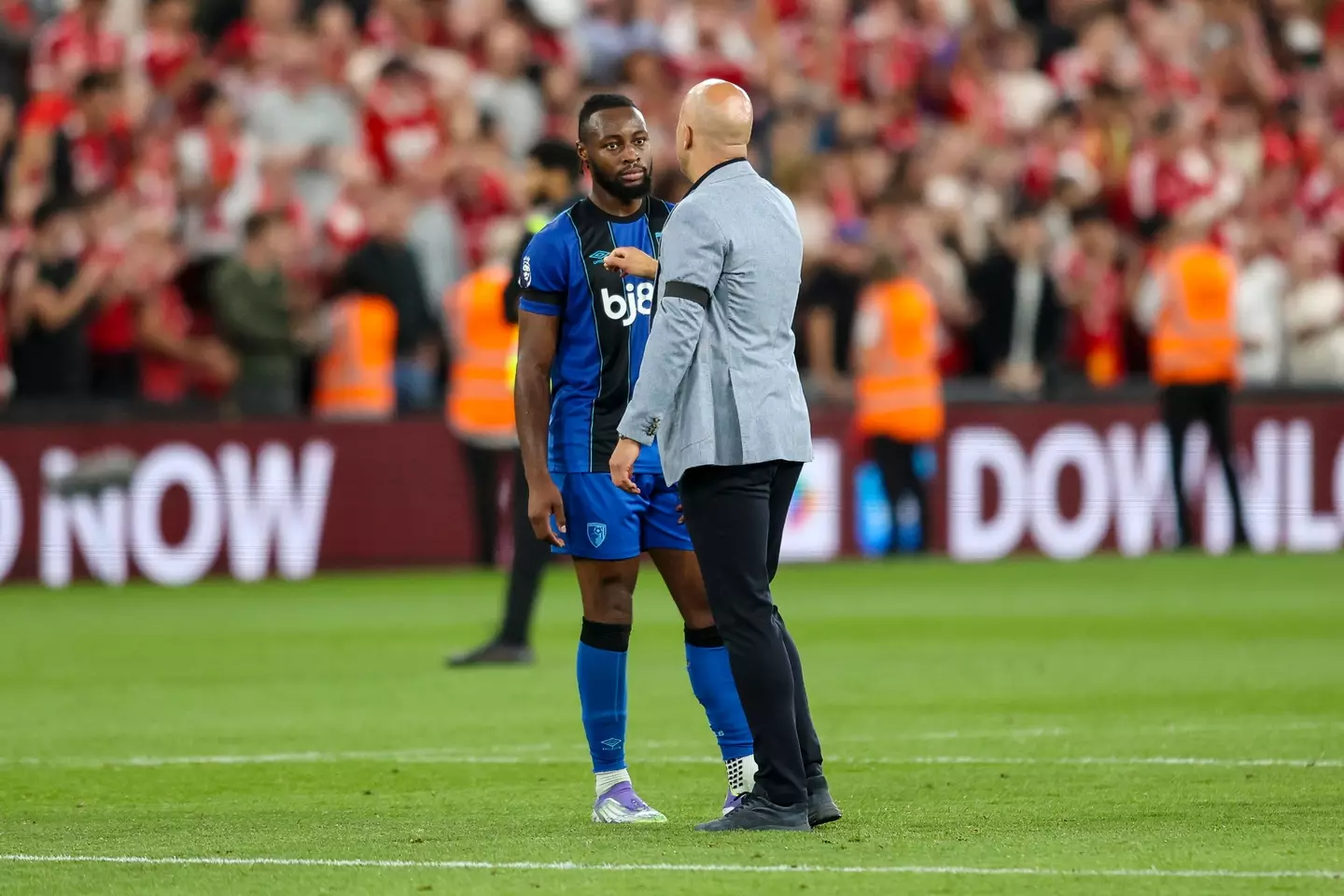 Liverpool boss Arne Slot consoles Antonie Semenyo after the final whistle. Image: Getty