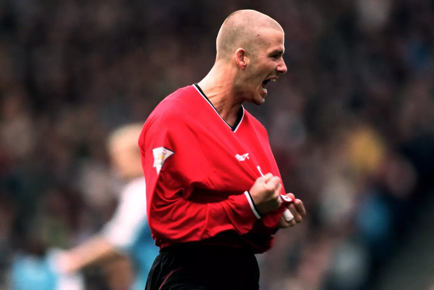 David Beckham celebrates after scoring a free-kick against Manchester City in 2000. (Alamy)