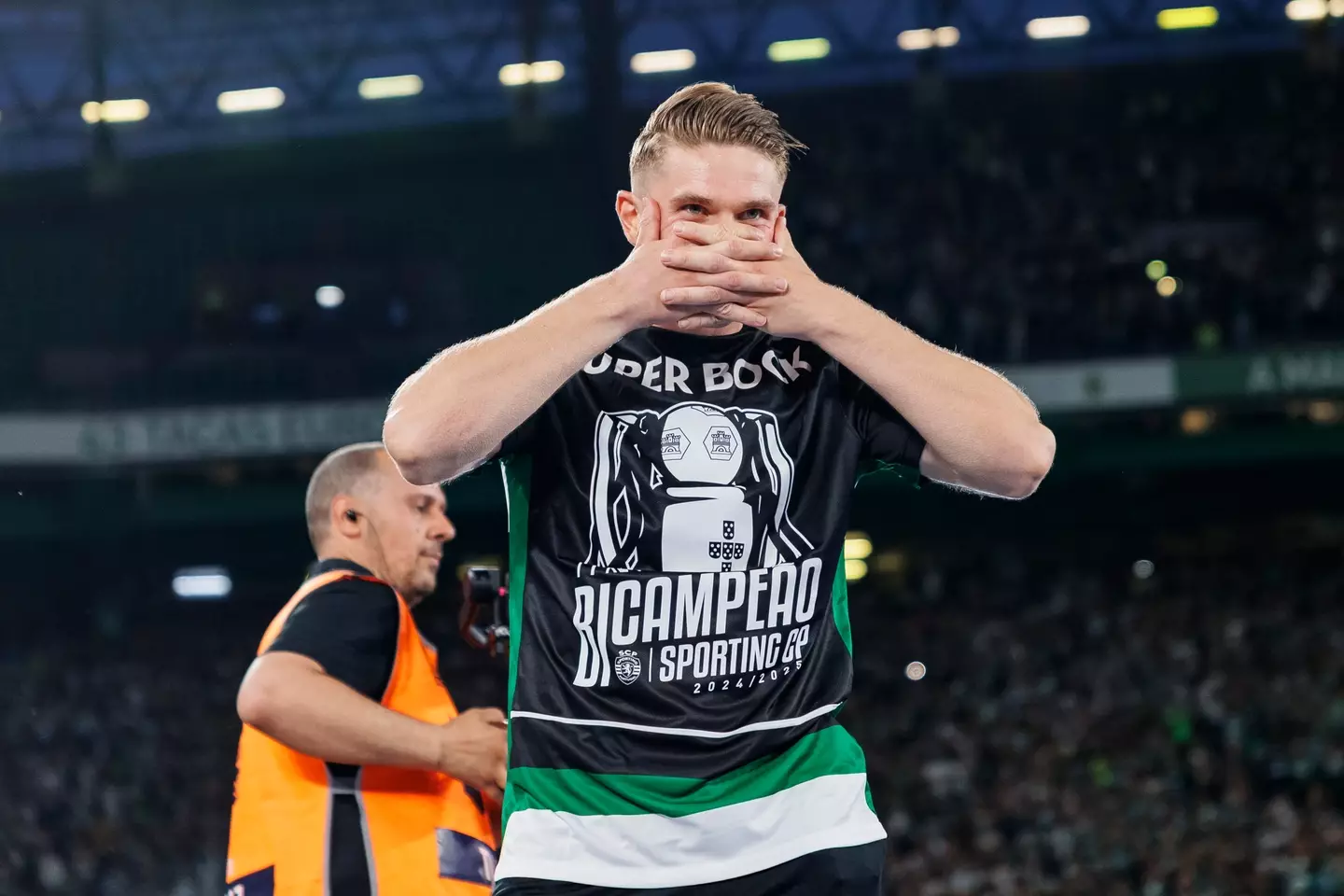 Viktor Gyokeres performs his trademark celebration after inspiring Sporting CP to league glory. Image: Getty