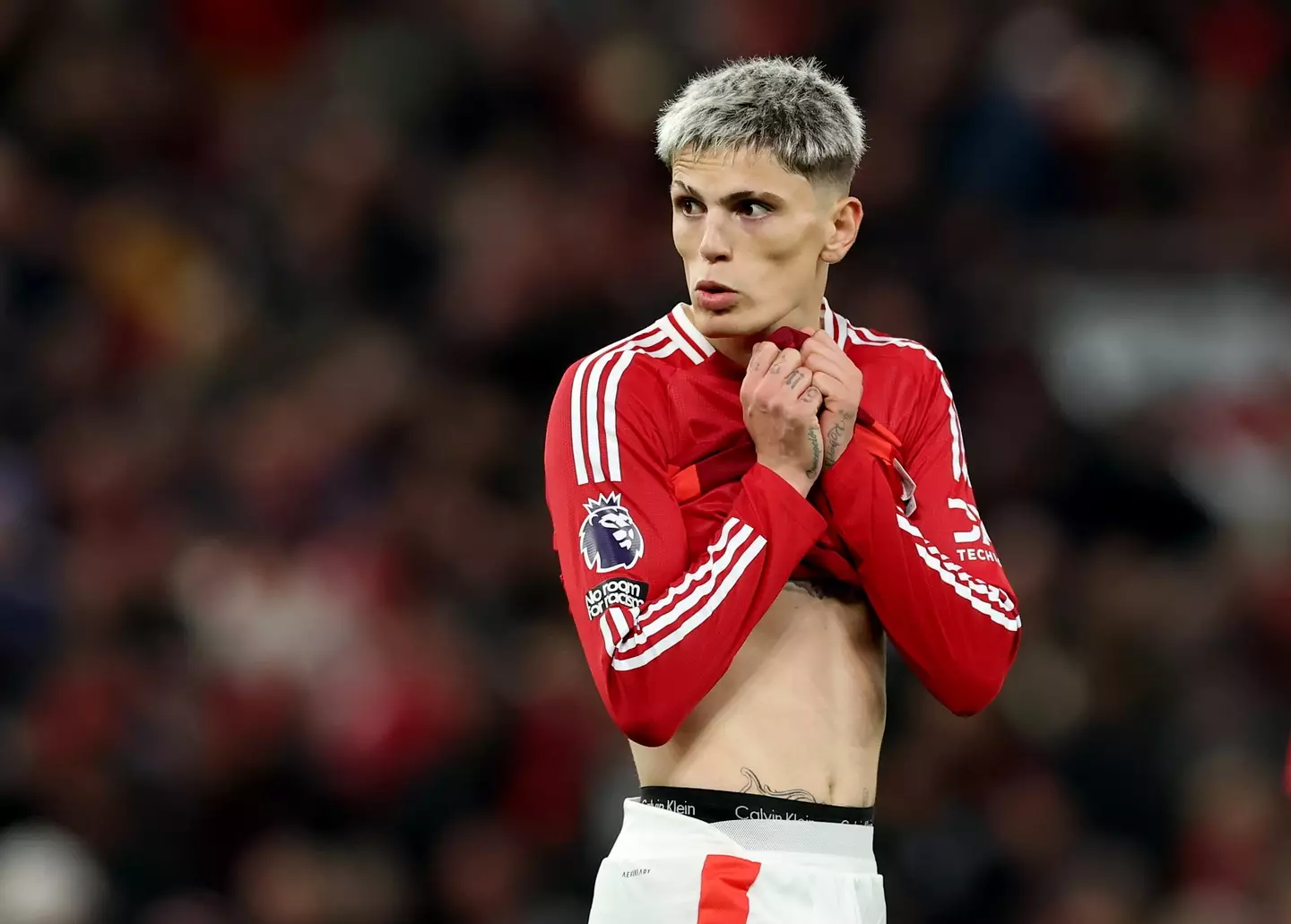 Alejandro Garnacho had an exchange with a fan prior to Man United's visit of PAOK.