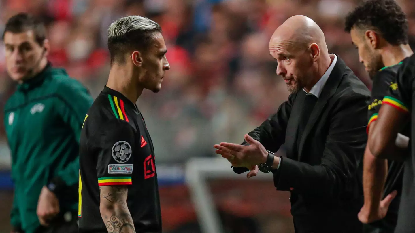 Erik ten Hag instructs winger Antony. (Alamy)