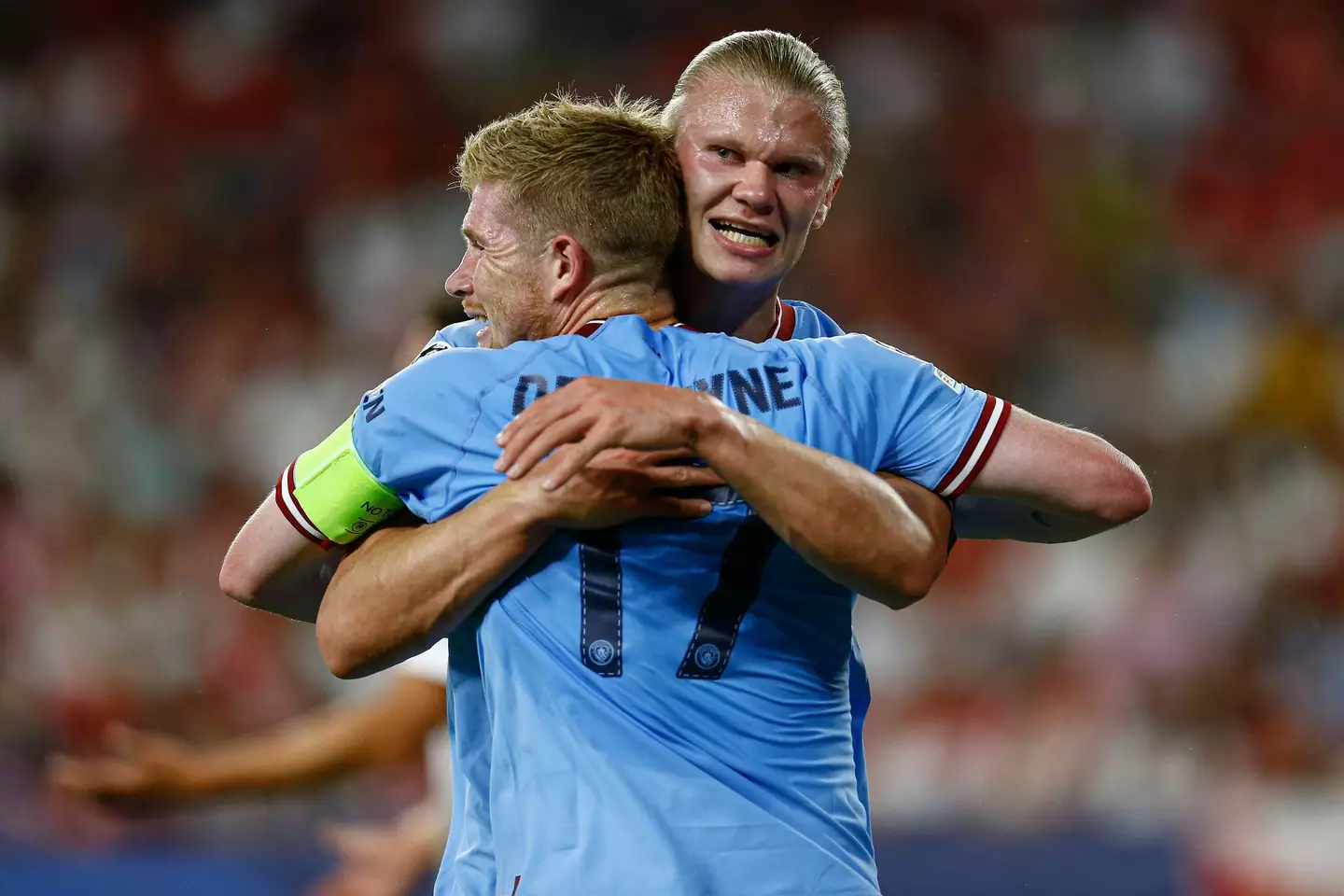 Haaland and De Bruyne embrace. (Image