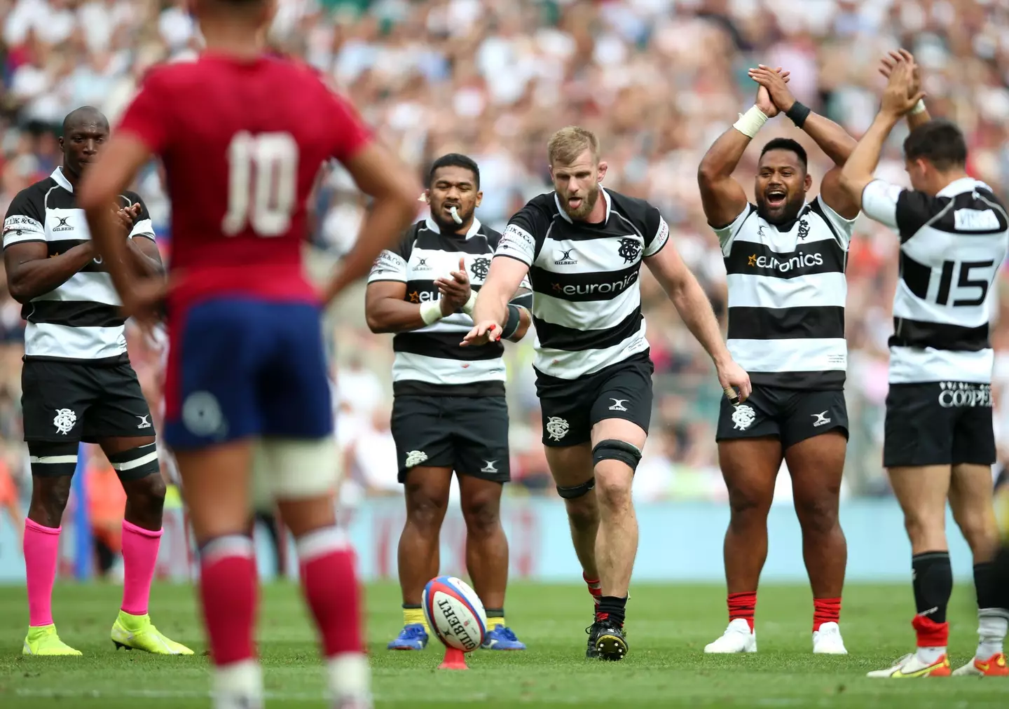 Kruis' teammates cheer on his final conversion. Image: Alamy