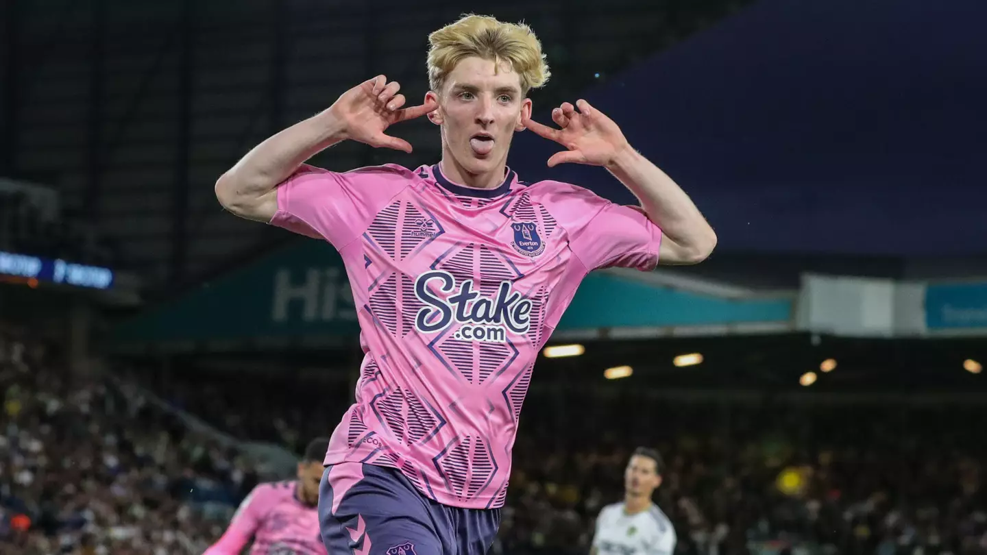 Anthony Gordon celebrates his goal against Leeds United. (Alamy)