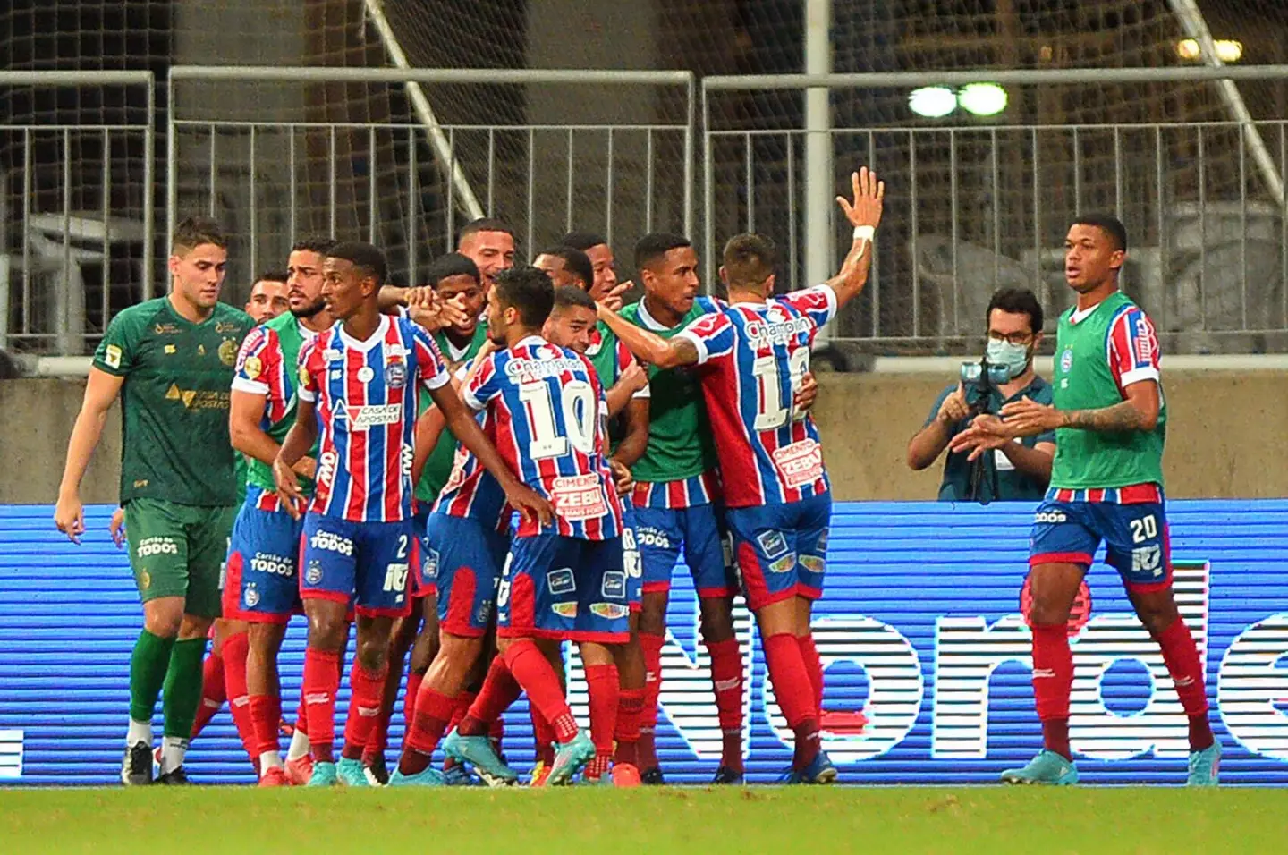 Bahia celebrate scoring. ZUMA Press, Inc. / Alamy