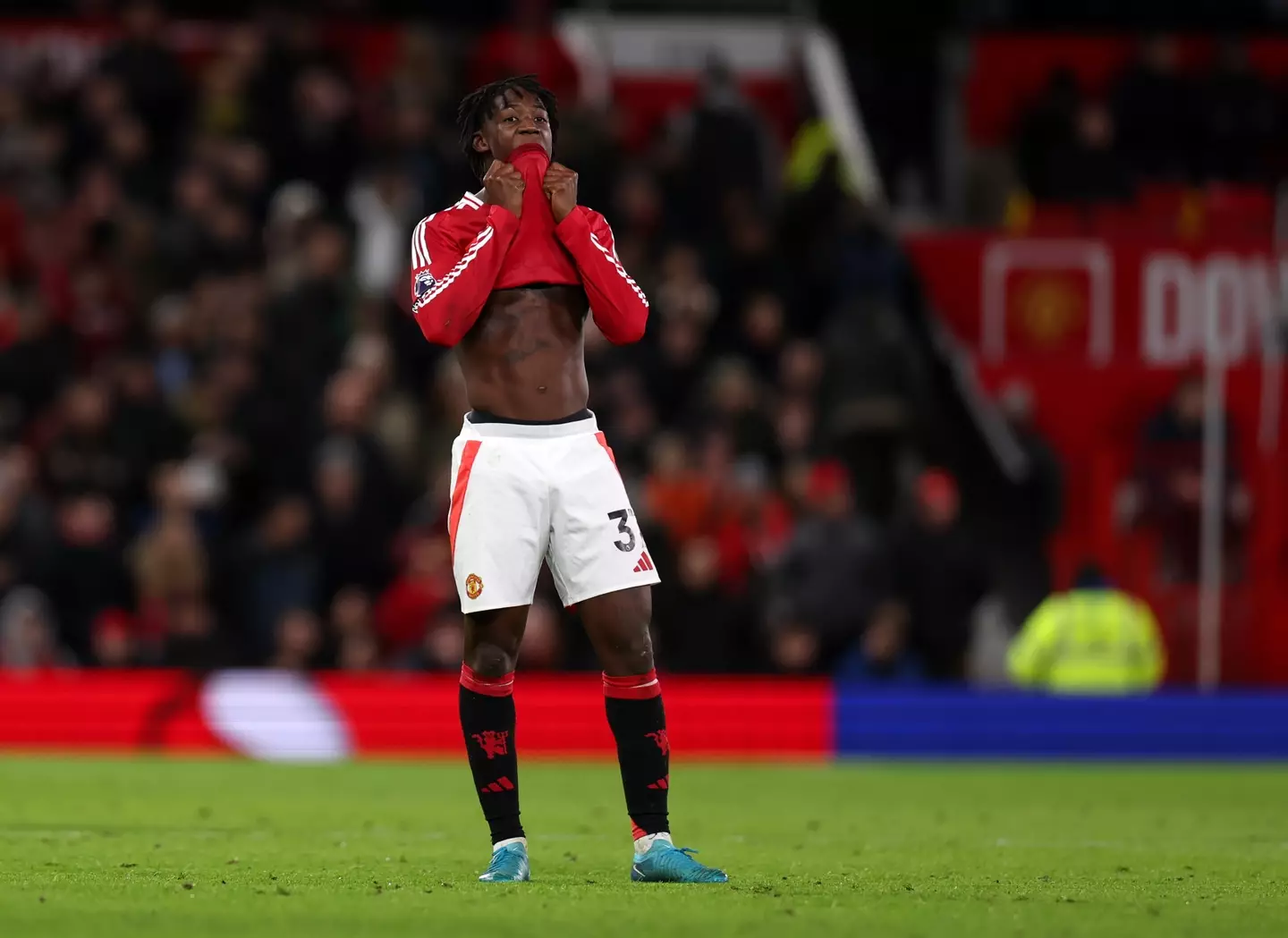 Chelsea are monitoring Mainoo's situation. Image: Getty