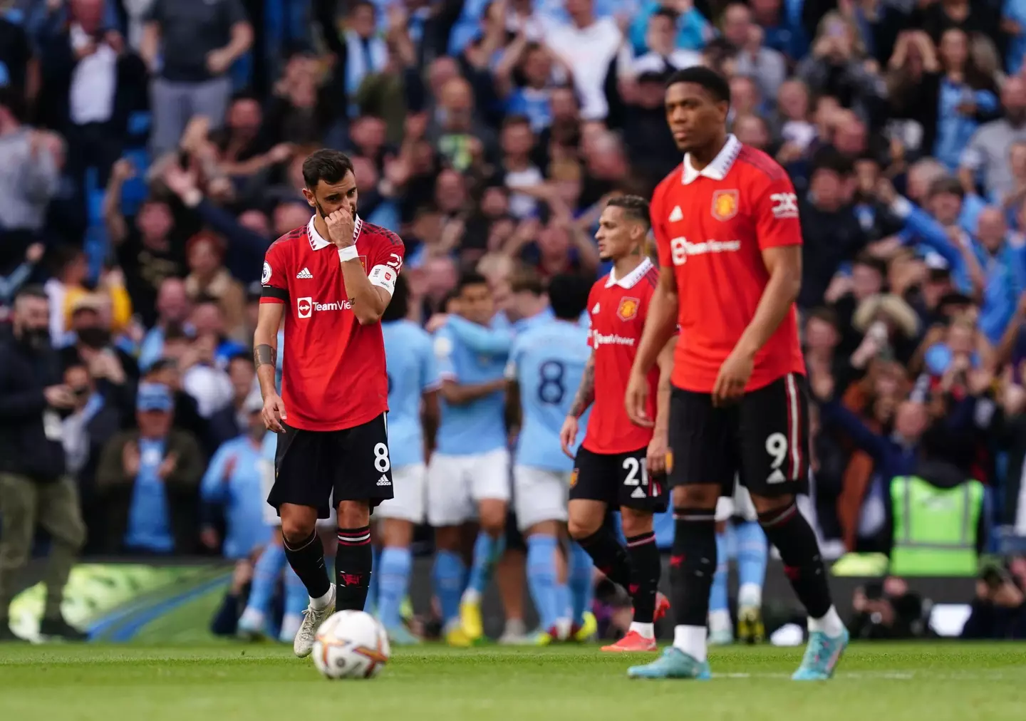 United players look despondent after the fifth. Image: Alamy
