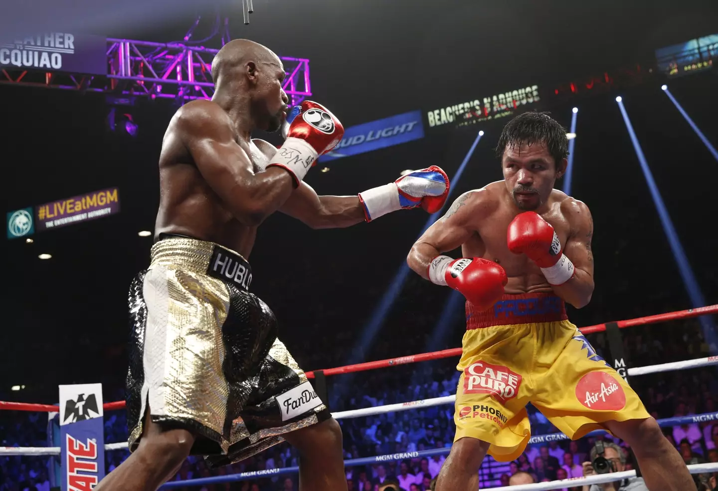 Floyd Mayweather and Manny Pacquiao during their fight in 2015. Image: Getty