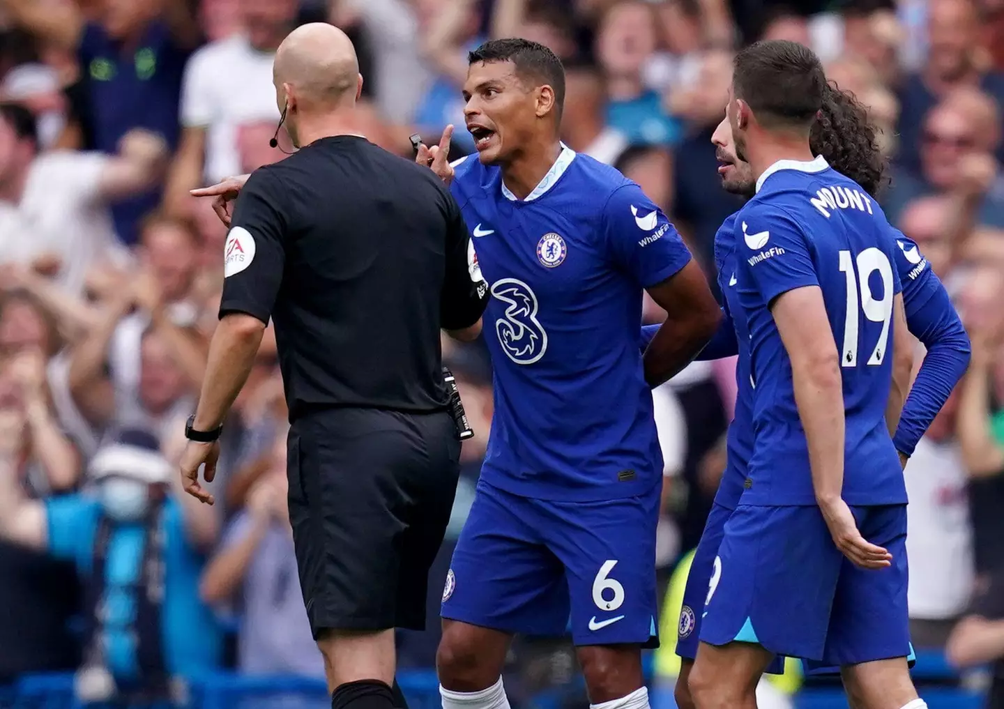 Thiago Silva in discussion with referee Anthony Taylor. (Alamy)