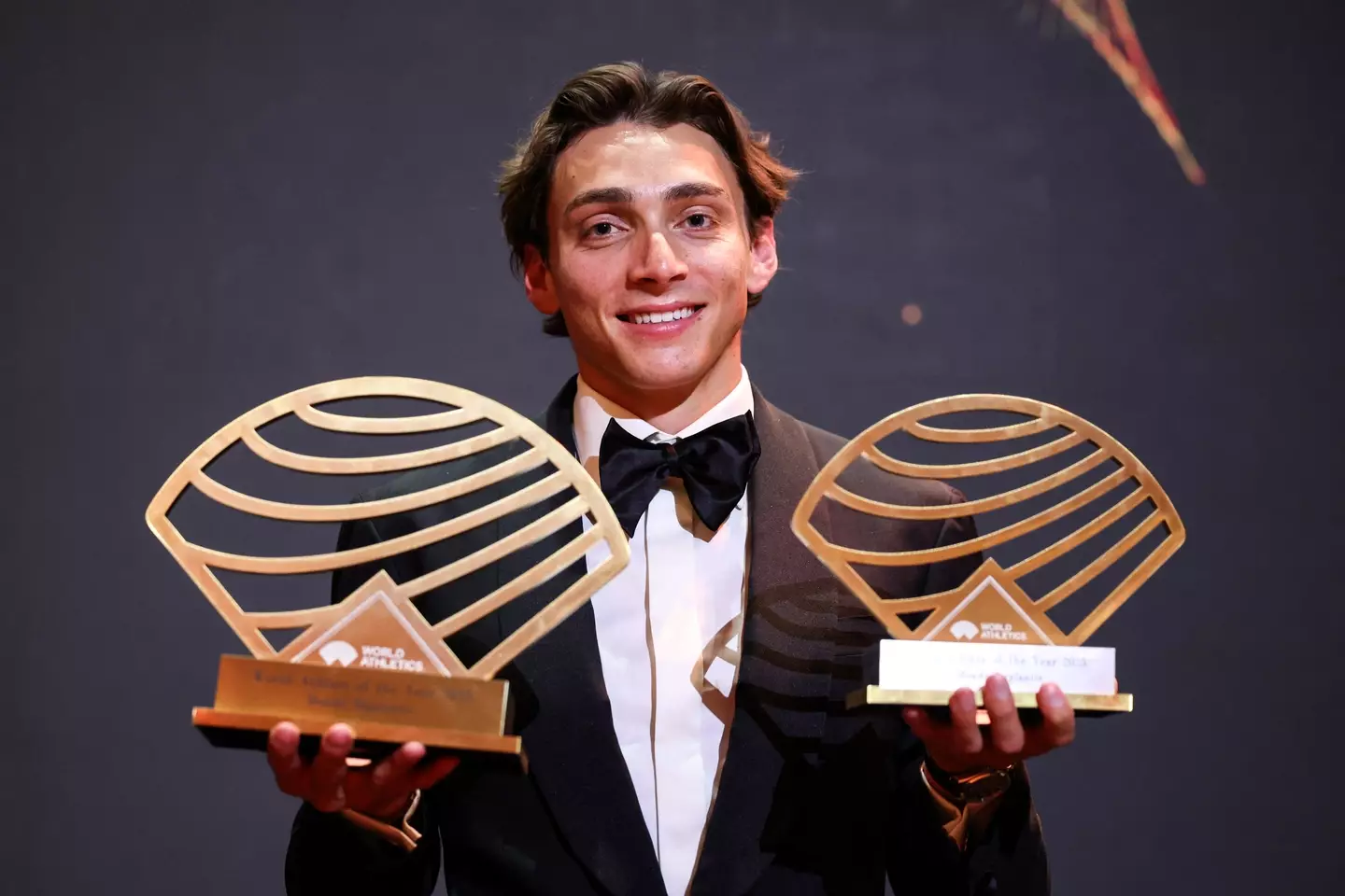 Armand Duplantis with the Men's World athlete of the year award (Image: Getty)