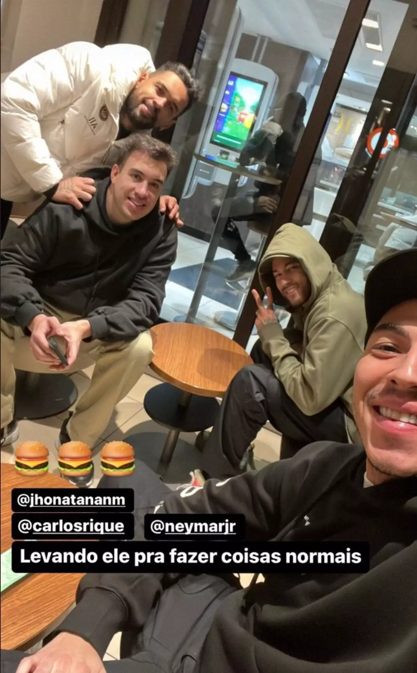 Neymar in McDonalds. Image: Twitter