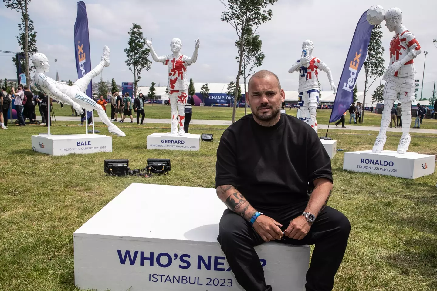 Sneijder poses with a series of Champions League final sculptures made out of 130 recycled cardboard boxes. (Image: Fedex)