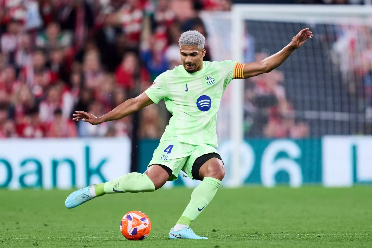 Ronald Araujo's release clause drops for 14 days. Image: Getty