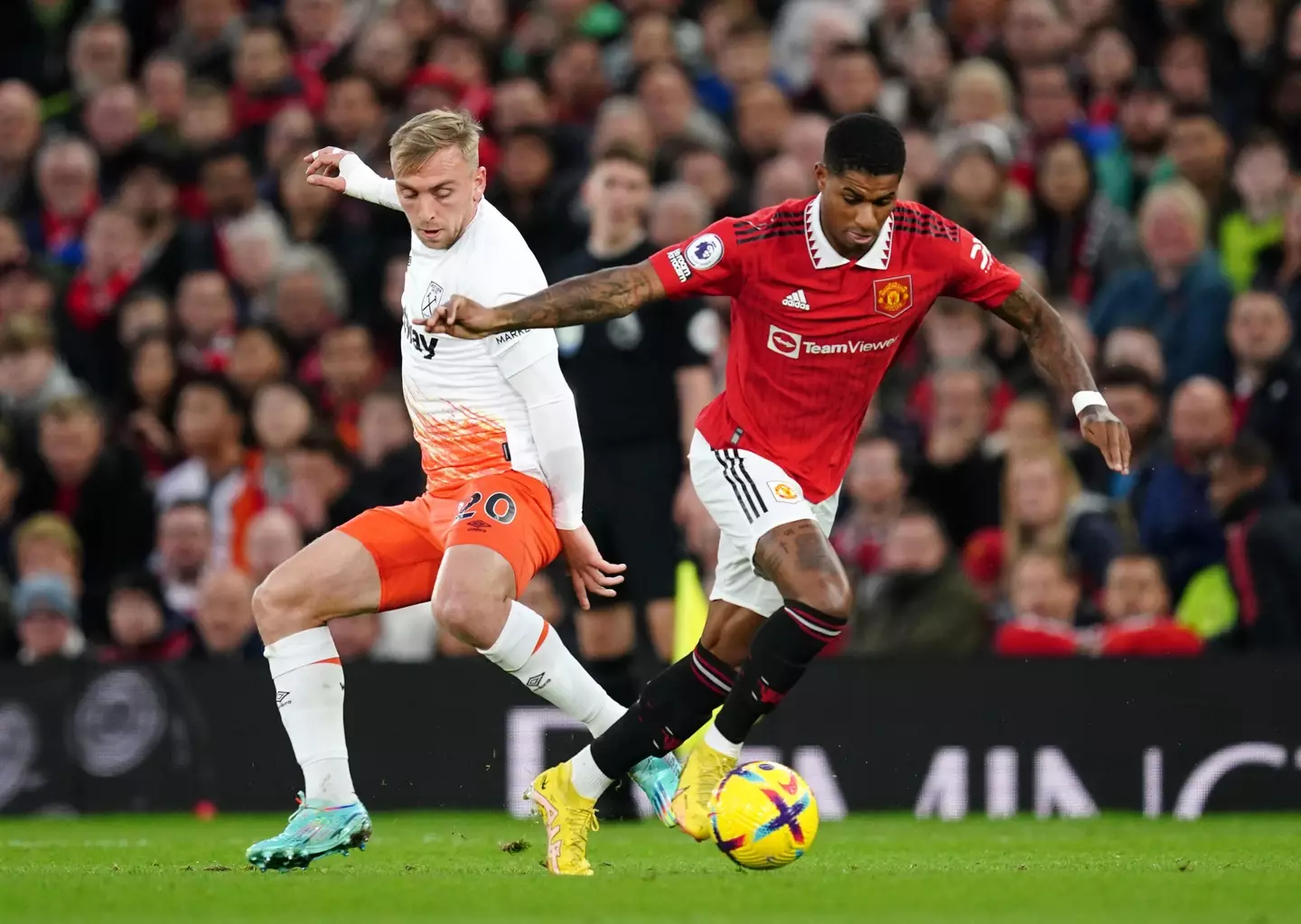 Rashford takes the ball away from Jarrod Bowen. (Image