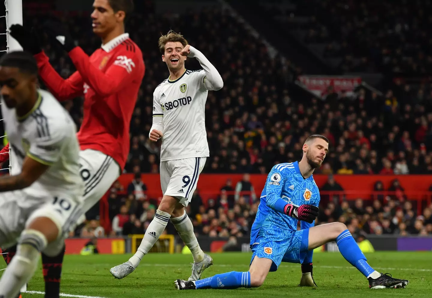 Patrick Bamford celebrates as Leeds United score against Manchester United. Image: Alamy